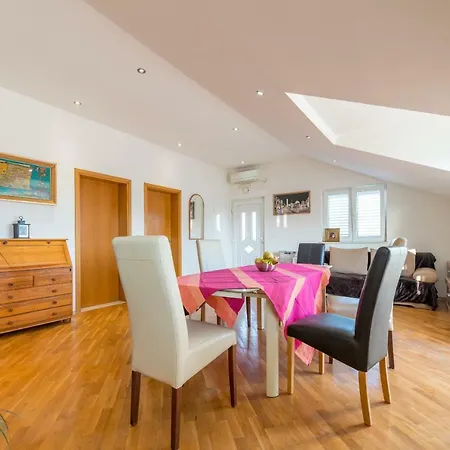 Majestic Lookout - Rixi Dubrownik