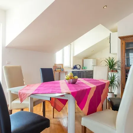 Majestic Lookout - Rixi Apartament *