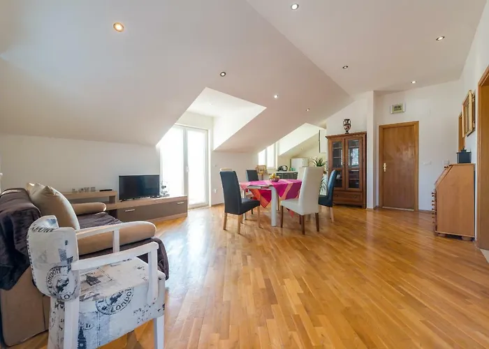 Апартаменты Majestic Lookout - Rixi *