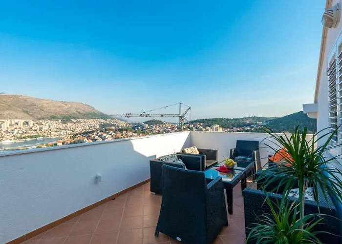 Majestic Lookout - Rixi Апартаменты *