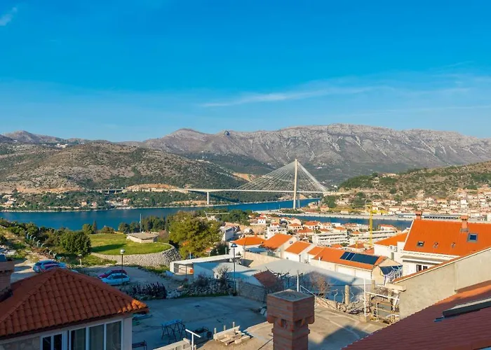 Апартаменты Majestic Lookout - Rixi *