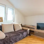 Majestic Lookout - Rixi Apartmán
