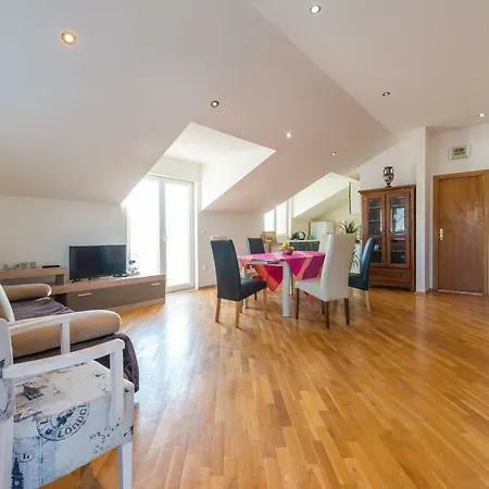 Apartment Majestic Lookout - Rixi *