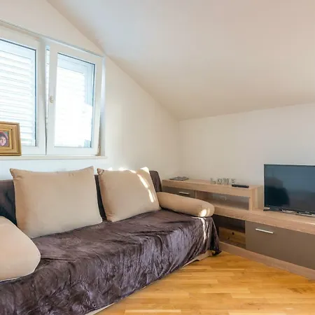 Majestic Lookout - Rixi Apartment